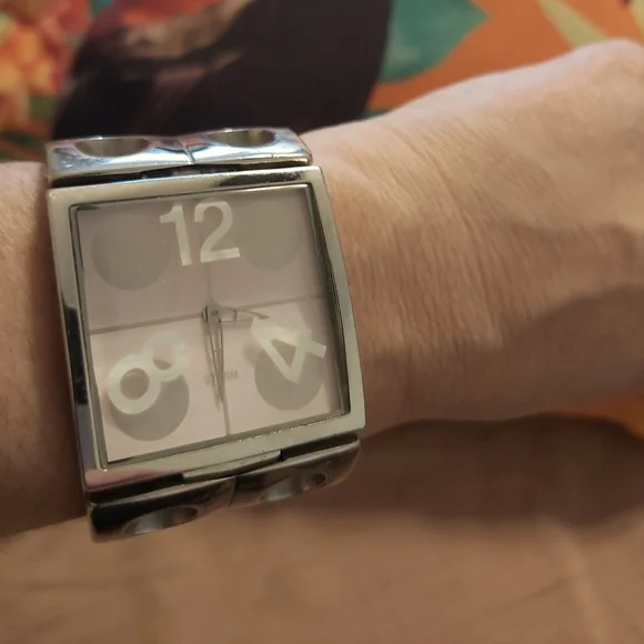 Storm watch - Picture 1 of 3